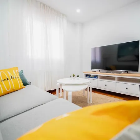 Cimadevilla Iv Apartment *